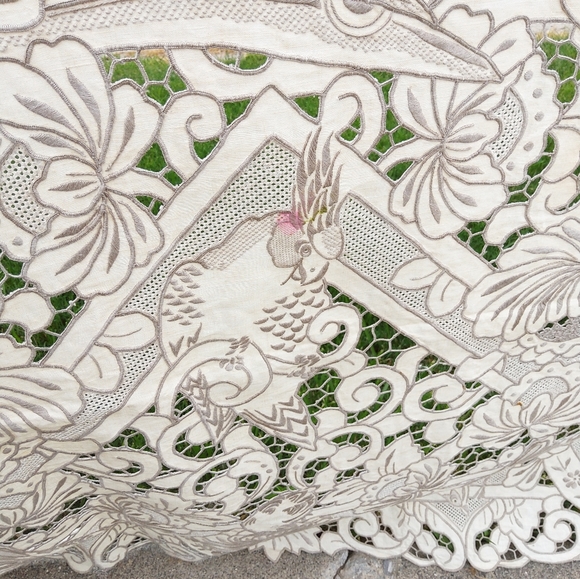 Maderia Tablecloth Birds Peacocks Cutwork - Picture 11 of 16